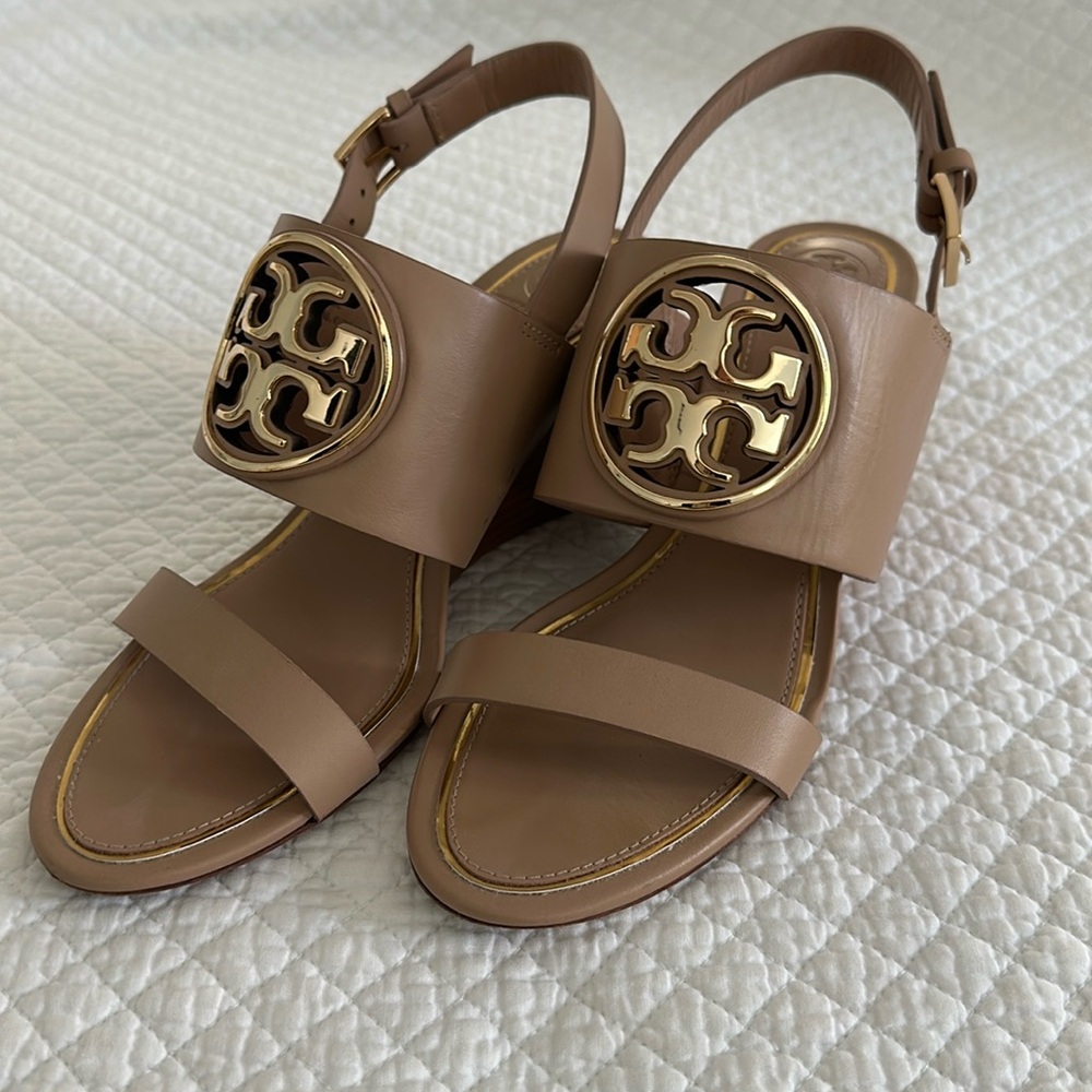 Tory Burch tan wedge 6.5